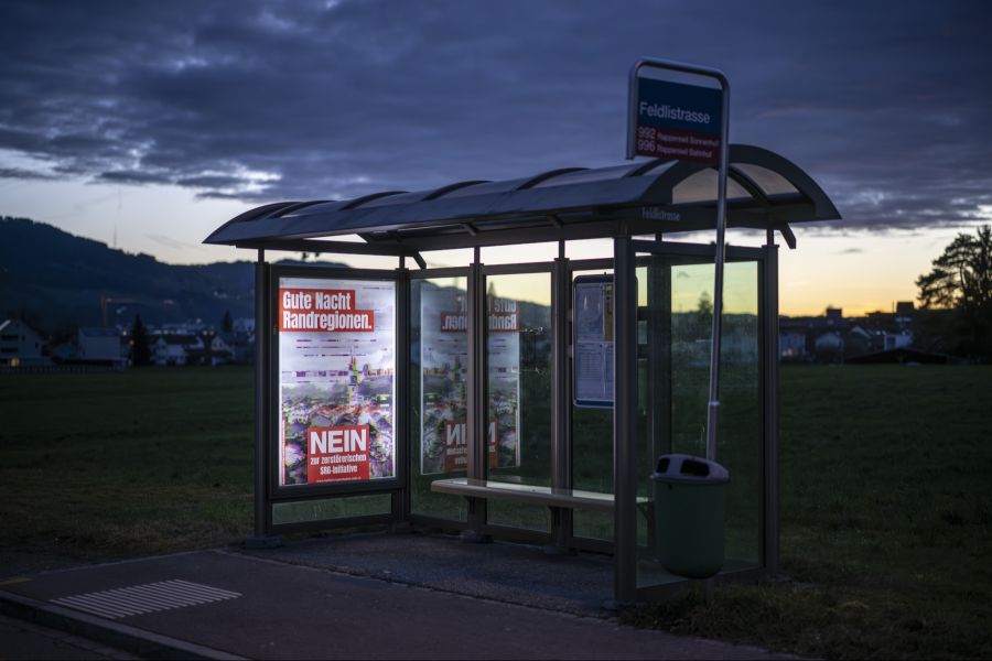 Plakat gegen die SRG-Initiative