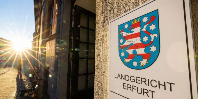 Nachdem ein 75-jähriger Mann in Internetforen Kastrationen angeboten und diese bei sich zu Hause durchgeführt haben soll, muss er sich nun in Erfurt vor Gericht verantworten. (Archivbild) Nachdem ein 75-jähriger Mann in Internetforen Kastrationen angeboten und diese bei sich zu Hause durchgeführt haben soll, muss er sich nun in Erfurt vor Gericht verantworten.