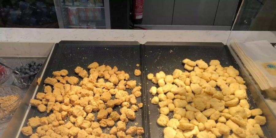 In Frankfurt am Main und in Berlin gibt es jetzt Lokale namens «Streuselbar», die Teigprodukte aus gezuckertem Mehl mit Butter verkaufen. Foto: Gregor Tholl/dpa