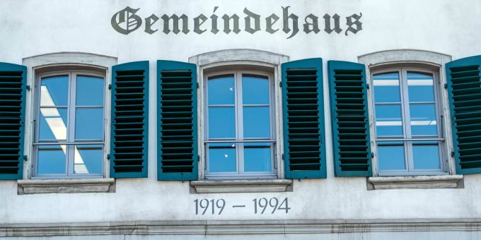 Im alten Gemeindehaus von Steffisburg ist heute die Dorfbibliothek untergebracht. - Steffisburg Im alten Gemeindehaus von Steffisburg ist heute die Dorfbibliothek untergebracht. - Steffisburg