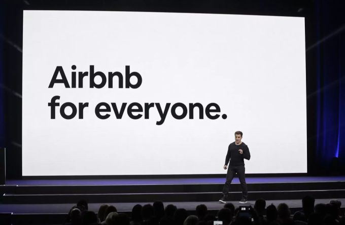 Brian Chesky, CEO von Airbnb, an einem Vortrag im Jahr 2018. Airbnb