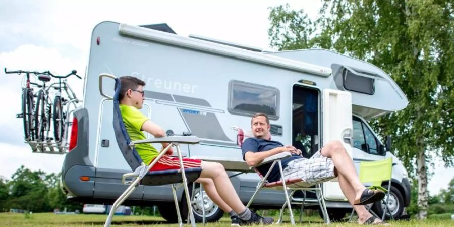 Die Vermieter von Wohnmobilen freuen sich in diesem Sommer über eine grosse Nachfrage. Foto: Hauke-Christian Dittrich/dpa