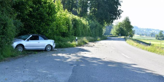 Zufikon AG: Auto überschlug sich. Zufikon Selbstunfall