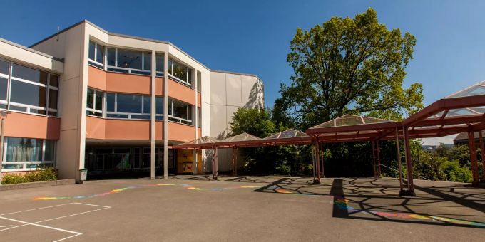 Schulhaus Fadacher – Dietlikon. Schulhaus Fadacher – Dietlikon.