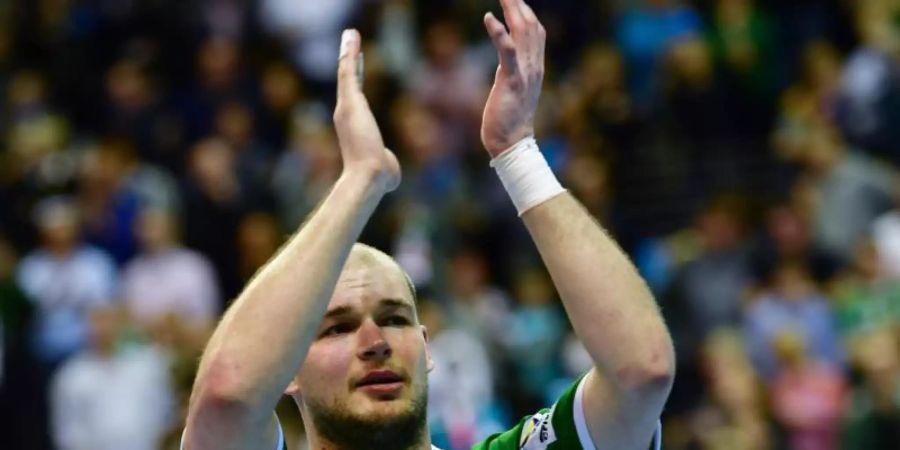 Paul Drux guckt lieber Basketball als Fussball. Foto: Soeren Stache/dpa-Zentralbild/dpa