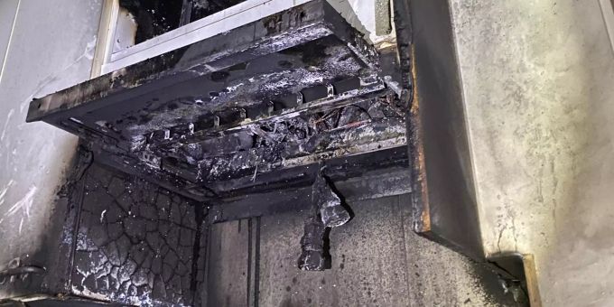 Küchenbrand in Mehrfamilienhaus.