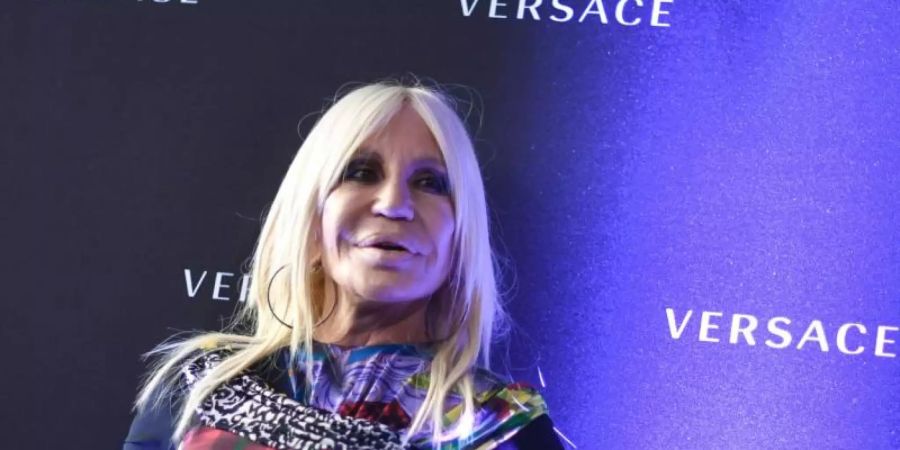 Donatella Versace wird 65. Foto: Jens Kalaene/dpa-Zentralbild/dpa