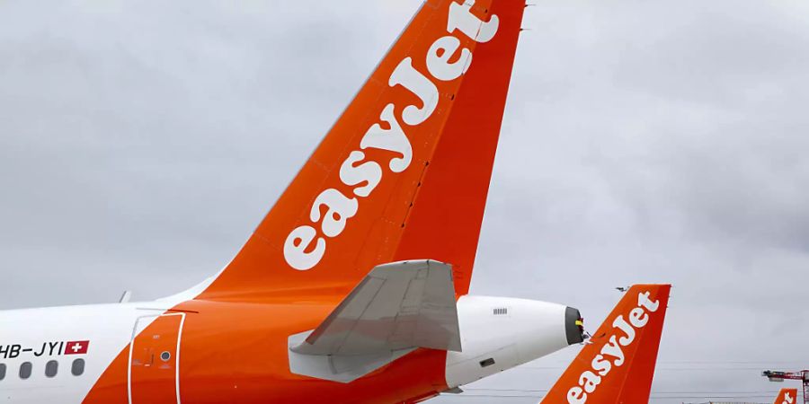 Viele davon stehen immer noch am Boden - Flieger der Airline Easyjet. (Archivbild)