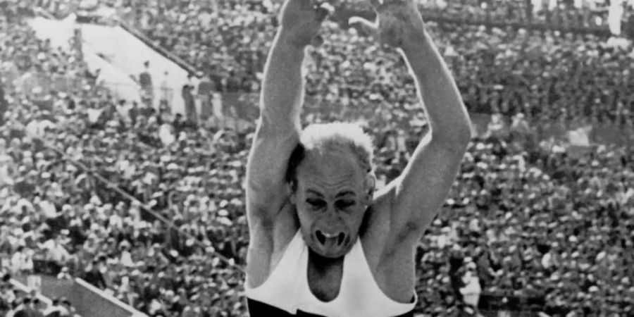 Holte 1964 Olympia-Gold im Zehnkampf: Willi Holdorf. Foto: --/epa/dpa