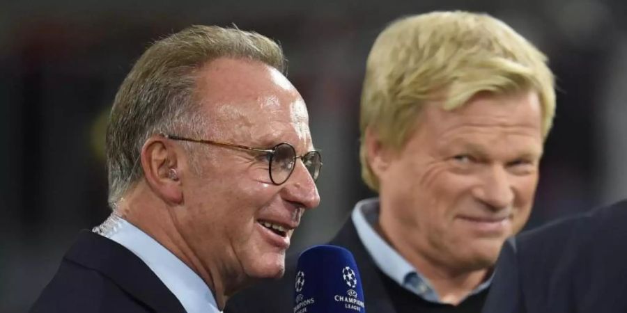 Wollen eine Debatte über Gehaltsobergrenzen im Profifussball: Bayern-Bosse Karl-Heinz Rummenigge und Oliver Kahn. Foto: Andreas Gebert/dpa