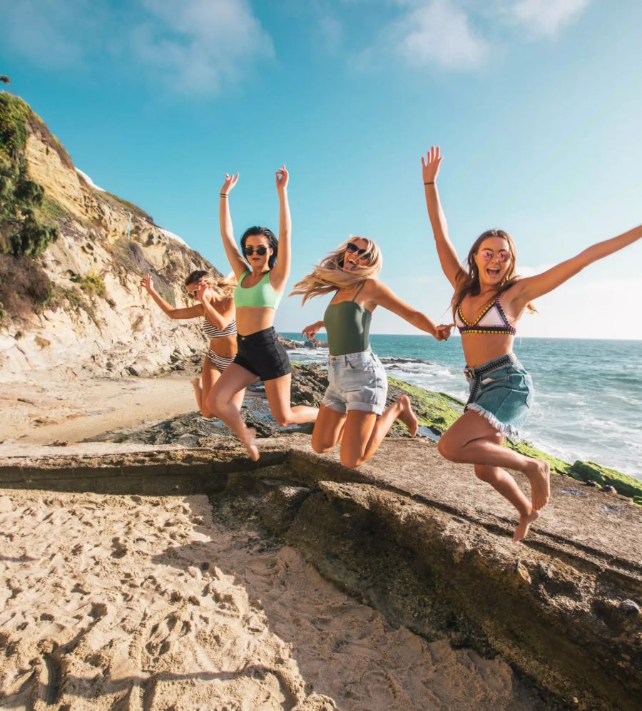 Frauen am Strand.