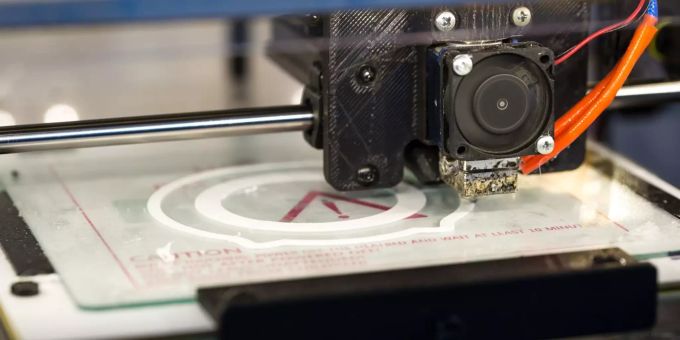 Ein 3D-Drucker bei der Arbeit. Steak 3D-Drucker