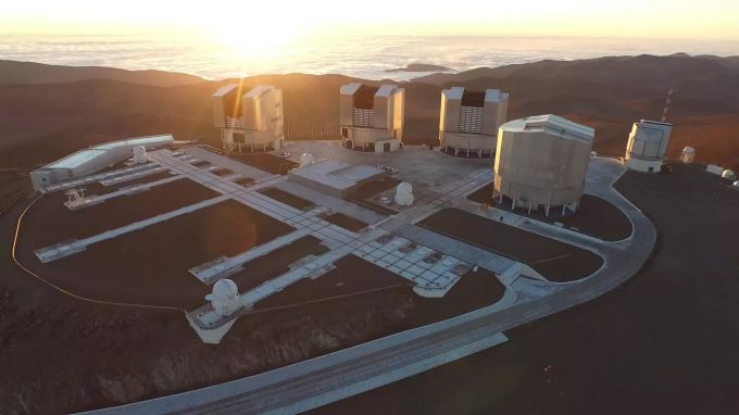 Das «Very Large Telescope» (VLT) des European Southern Observatory, mit dem das Verschwinden des Sterns entdeckt wurde. Sterne