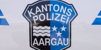 A1 bei Lenzburg AG - SUV-Fahrer prallt in Leitplanke und haut ab