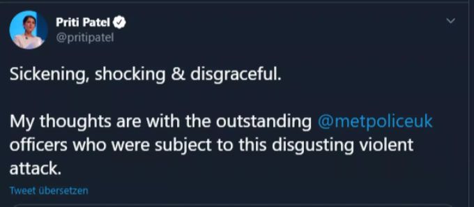Grossbritanniens Innenministerin Priti Patel hat sich auf Twitter zum Angriff auf die beiden Polizisten geäussert. Polizisten London