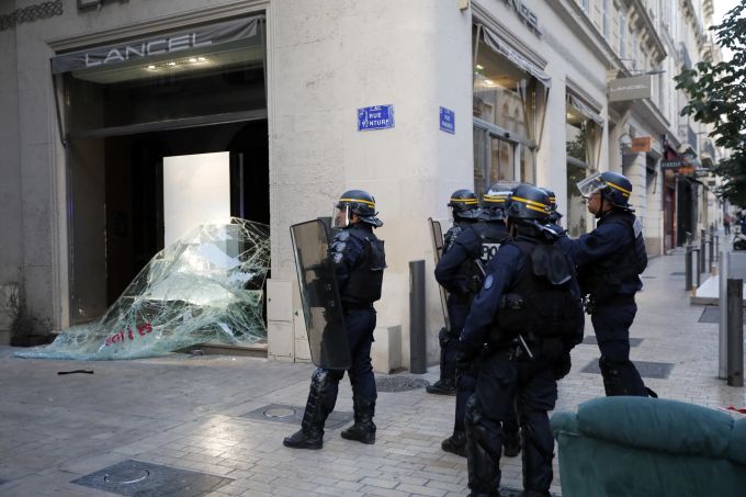 Frankreich Krawalle Polizisten Nahél