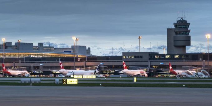 Studie zeigt - Klimaneutrales Fliegen geht nur mit weniger Flugverkehr