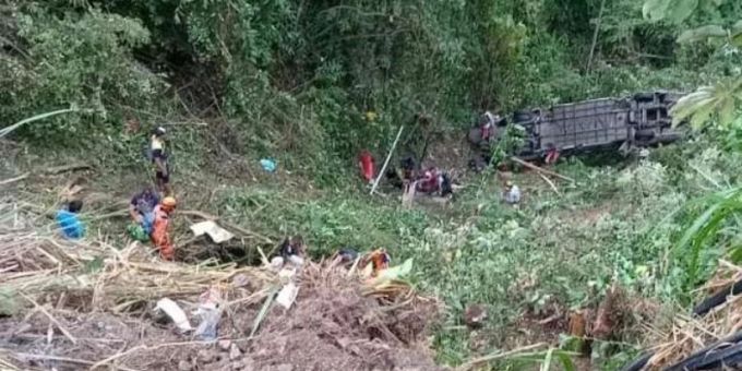 Mindestens neun Tote - Bus stürzt in Kolumbien Abhang hinunter