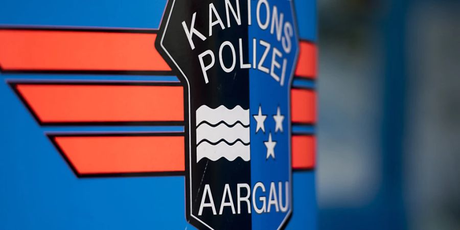 Die Aargauer Kantonspolizei fand in einer Garage in Uerkheim drei tote Personen.