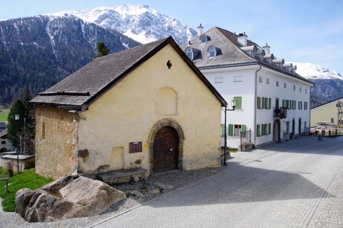In der Kapelle San Bastiaun versteckt sich viel Zahlenmystik. Die Kapelle San Bastiaun.