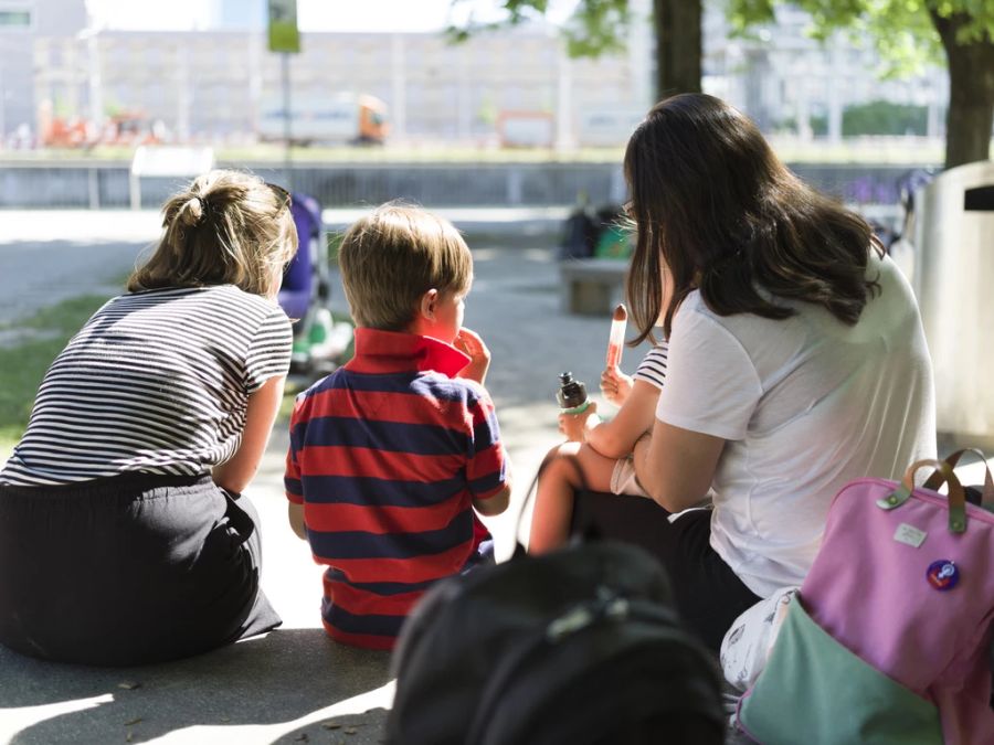 31 Stunden pro Woche betreuen Eltern ihre Kinder durchschnittlich laut einer Studie des BSS.