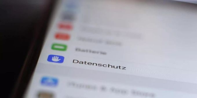 Der Menüpunkt «Datenschutz» ist in den Einstellungen eines iPhones zu lesen. Bundestag und Bundesrat haben eine Einigung über neue Zugriffsregeln für die Daten von Handynutzern erzielt. Foto: Karl-Josef Hildenbrand/dpa Der Menüpunkt «Datenschutz» ist in den Einstellungen eines iPhones zu lesen. Bundestag und Bundesrat haben eine Einigung über neue Zugriffsregeln für die Daten von Handynutzern erzielt. Foto: Karl-Josef Hildenbrand/dpa