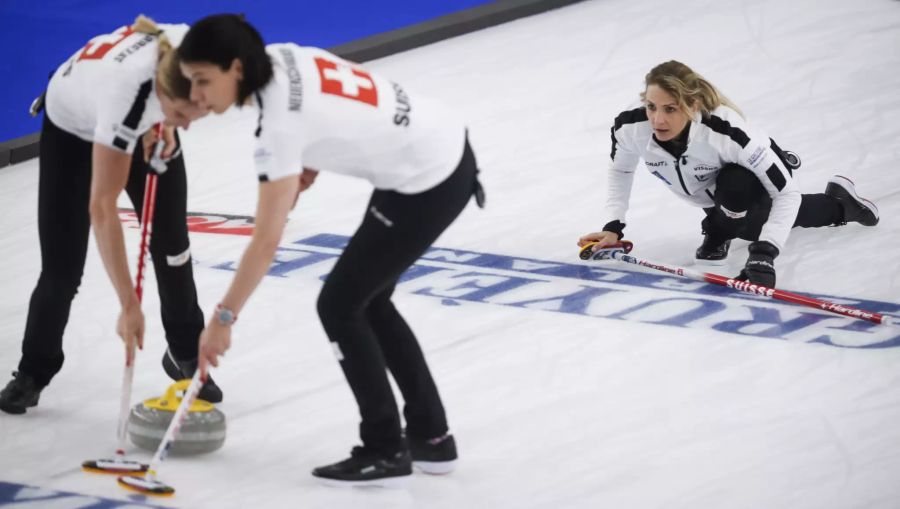 Skip Silvana Tirinzoni (r.) im Einsatz beim Final-Spiel gegen Russland.