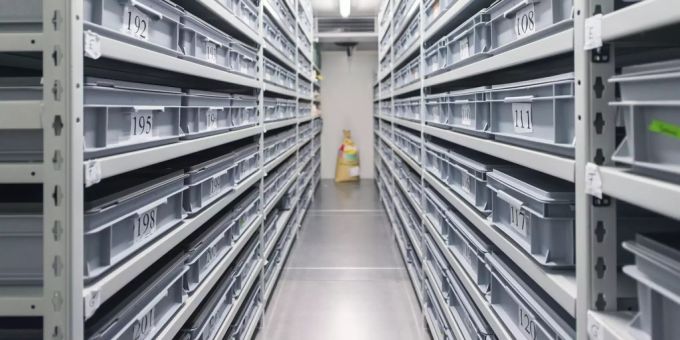 Gentechnisch modifizierte Samen gelagert in einem Lagerraum der Uni Zürich. Gentech