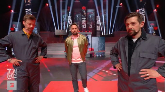 Die Entertainer Joko und Klaas sehen nicht erfreut aus nach ihrer Niederlage. Joko & Klaas