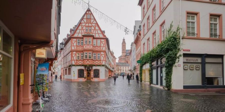 Die Mobilität der Bundesbürger laut den Statistikern im Schnitt um 19 Prozent unter denen im Vorkrisen-Februar 2019. Foto: Andreas Arnold/dpa/Archiv