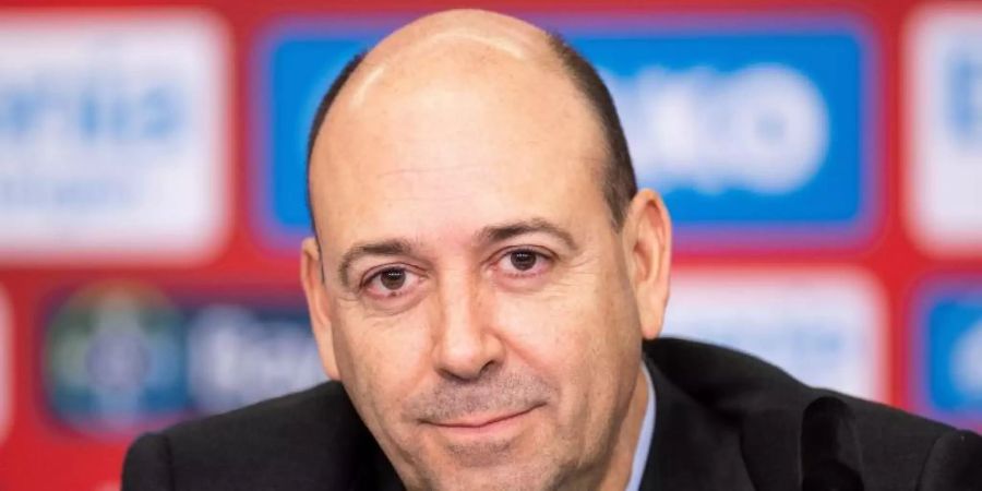 Bezeichnet sich selbst als «ausgewiesenen Fussball-Romantiker»: Fernando Carro, Geschäftsführer von Bayer 04 Leverkusen. Foto: Marius Becker/dpa