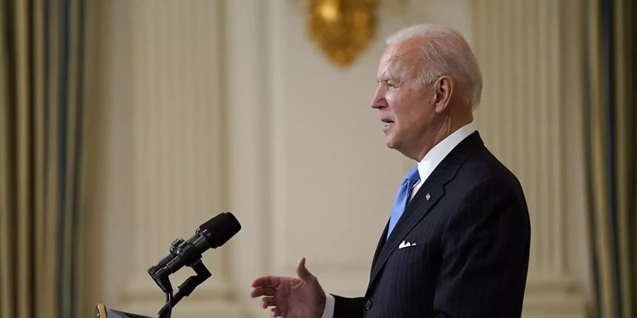 US-Präsident Joe Biden spricht bei einer Pressekonferenz im State Dining Room des Weissen Hauses über die Bemühungen zur Bekämpfung von COVID-19. Foto: Evan Vucci/AP/dpa