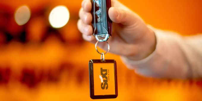 Der Autovermieter Sixt schreibt rote Zahlen. sixt