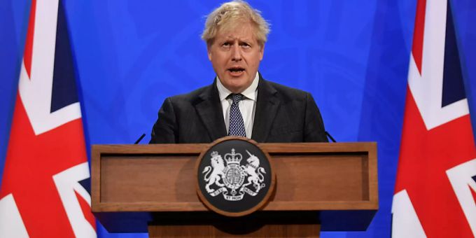 Grossbritanniens Premierminister Boris Johnson spricht bei einer Pressekonferenz in der Downing Street. boris johnson