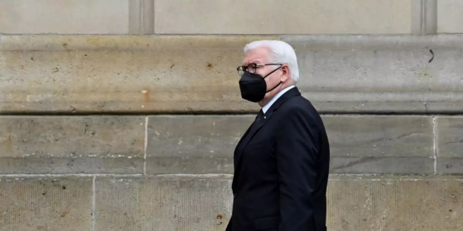 Steinmeier vor Beginn der Zeremonie