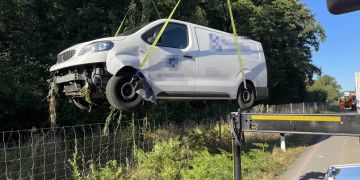 Lenker verunfallt auf der A1 bei Lenzburg