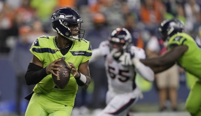 Geno Smith ist der neue Starting-Quarterback der Seattle Seahawks in der NFL. NFL Seattle Seahawks