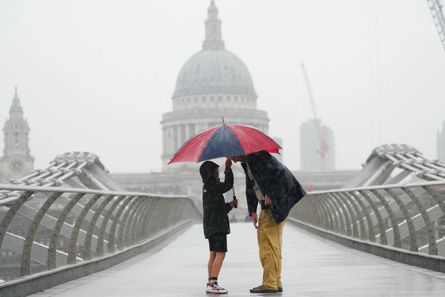 Auch in London gab es am Mittwoch nach wochenlanger Hitze wieder Regen.