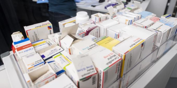 Die Krankenkassen vergüten Medikamente für krebskranke Kinder angemessen und ohne Diskriminierung. Krebs Kinder Medikamente