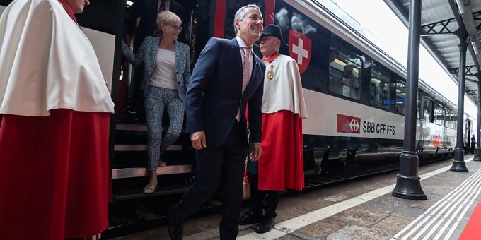 Am Mittwoch feierte das Tessin seinen Bundespräsidenten. Im Bild Bundespräsident Ignazio Cassis beim Halt des Spezialzuges in Biasca. Am Mittwoch feierte das Tessin seinen Bundespräsidenten. Im Bild Bundespräsident Ignazio Cassis beim Halt des Spezialzuges in Biasca.