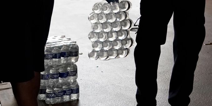 Bis zu 180'000 Menschen müssen mit Trinkwasser versorgt werden. trinkwasser