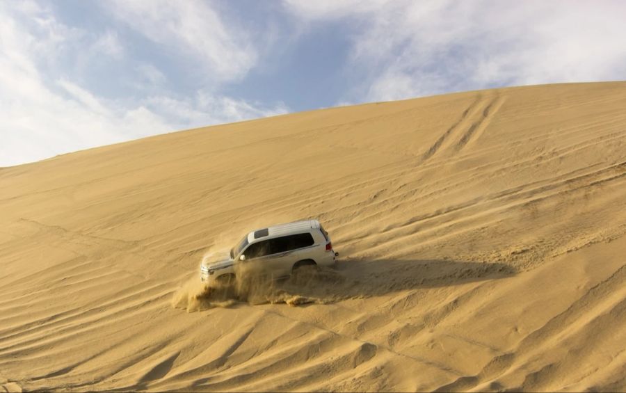 Auto Wüste Düne Katar