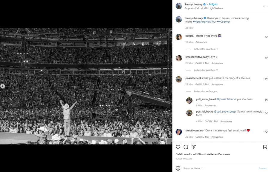Kenny Chesney bedankt sich bei seinen Fans in Denver für das Konzert.