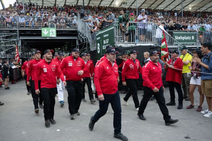 Schwinger vom Innerschweizer Verband laufen in die Arena am Eidgenössischen Schwing und Älplerfest (ESAF), am Samstag, 27. August 2022, in Pratteln. ESAF 2022