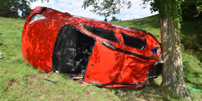 Oberegg / AI: Selbstunfall auf steiler Kiesstrasse Oberegg / AI: Selbstunfall auf steiler Kiesstrasse