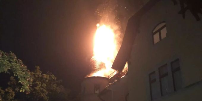 Turmbrand aufgrund von Blitzeinschlag. Turmbrand aufgrund von Blitzeinschlag