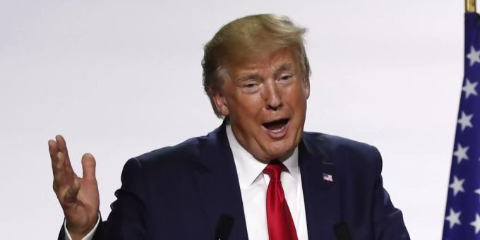 Donald Trump ist der Meinung, Joe Biden bräuchte alle Hilfe, die er bekommen kann. Donald Trump