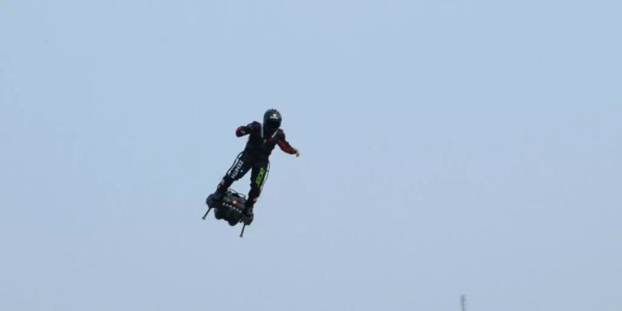 Zapata bei einem Testflug in Nordfrankreich