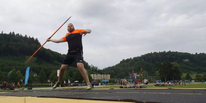 Michael Camenisch wirft seinen "Spiess" über 42m weit!