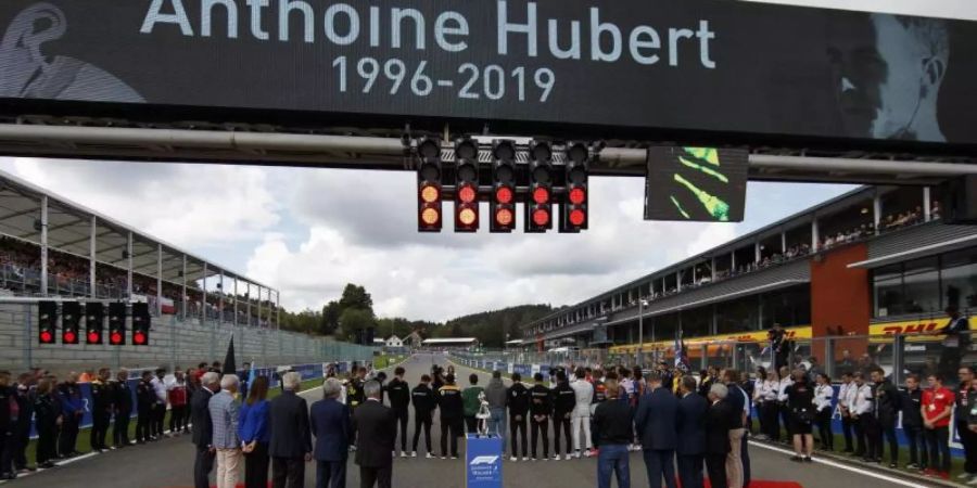 Vor dem Formel-1-Rennen in Spa fand eine Schweigeminute für Anthoine Hubert statt. Foto: Valdrin Xhemaj/EPA Pool/AP